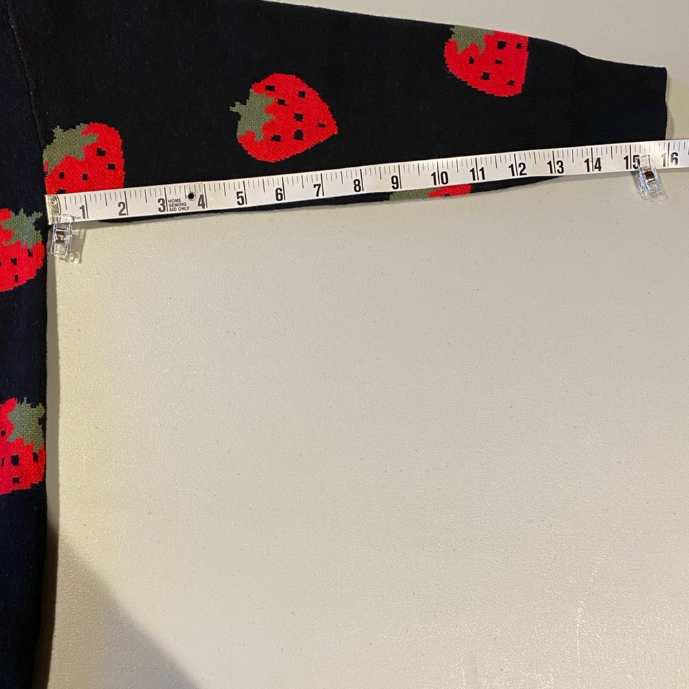 Strawberry Print Cardigan, size L - Picture 8 of 8